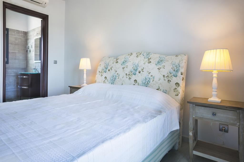 Seirios Luxury Villa スヴォロナータ エクステリア 写真