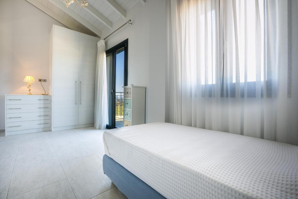 Seirios Luxury Villa スヴォロナータ エクステリア 写真
