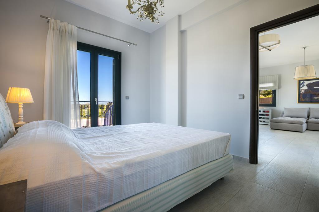 Seirios Luxury Villa スヴォロナータ エクステリア 写真